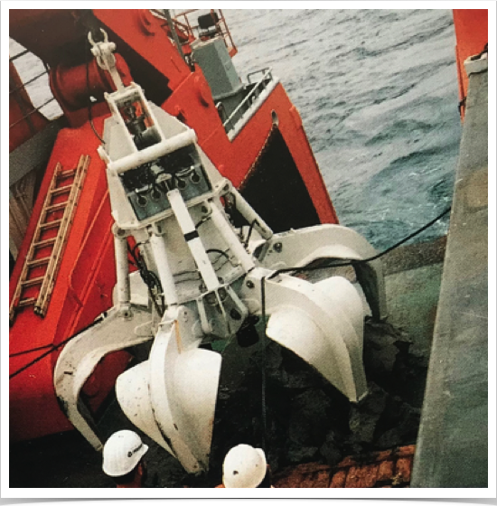 Geological grabber for collecting rocks from the ocean floor.
